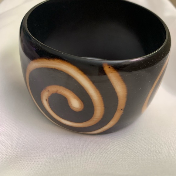 Bold Abstract Design Resin Modern Bangle Bracelet Wide Modernist Fashion - Picture 3 of 6